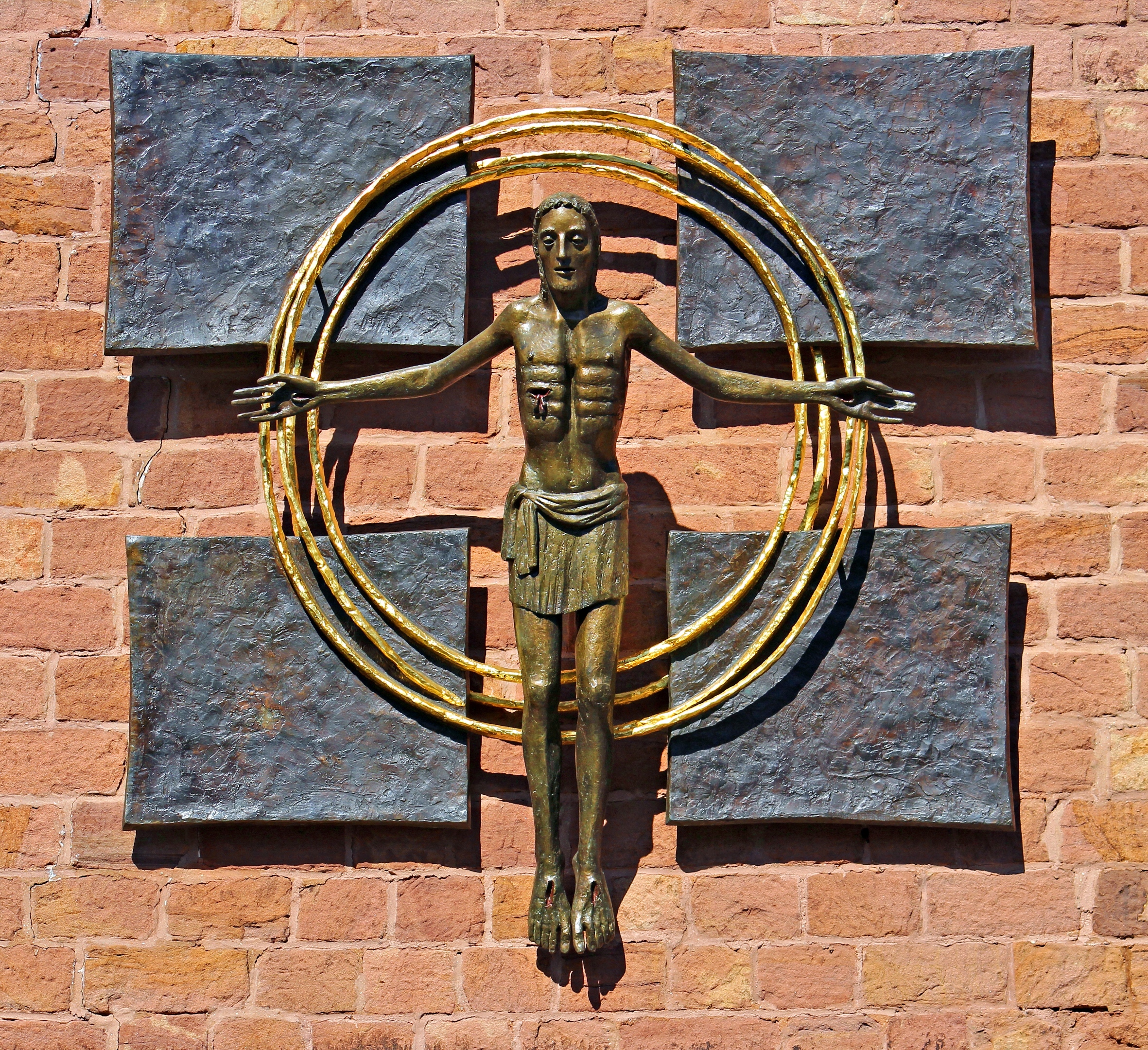 Der erhöhte Christus am Kreuz, Bronze, aus der ehemaligen Filialkirche St. Elisabeth