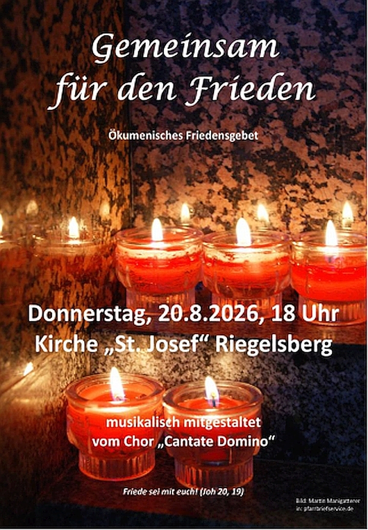 Einladung zum Taizé-Gebet, viele brennende TReelichter
