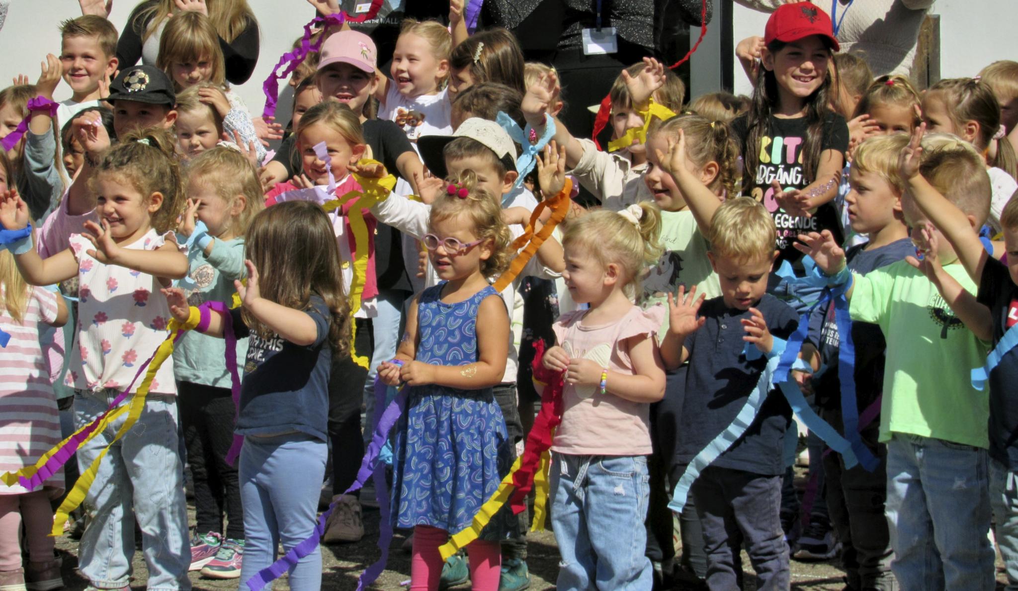lachende, fröhliche Kinder beim Sommerfest der KiTa St. Martin Köllerbach